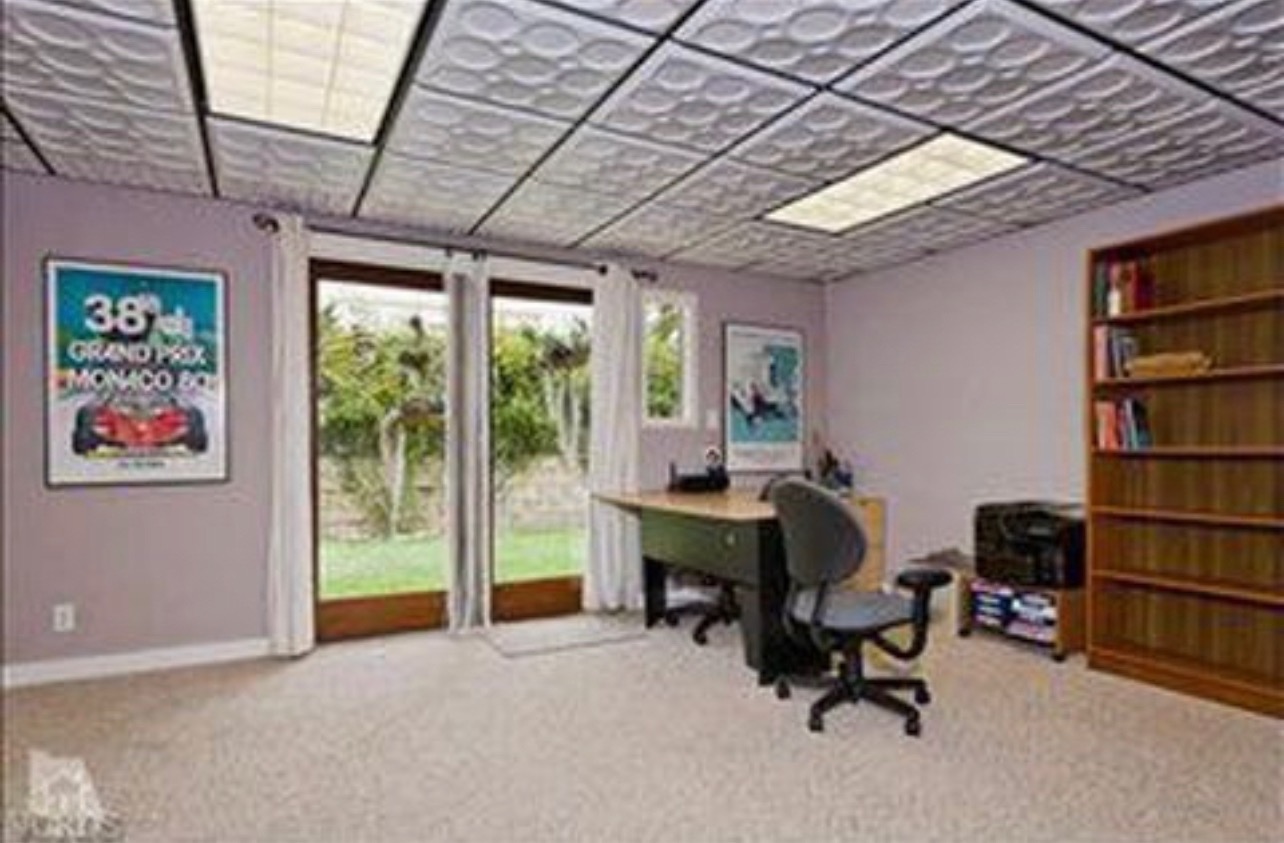 beach house interior real estate listing photos