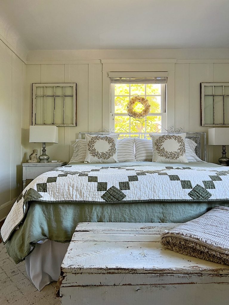 How to Organize a Small Bedroom for Guests