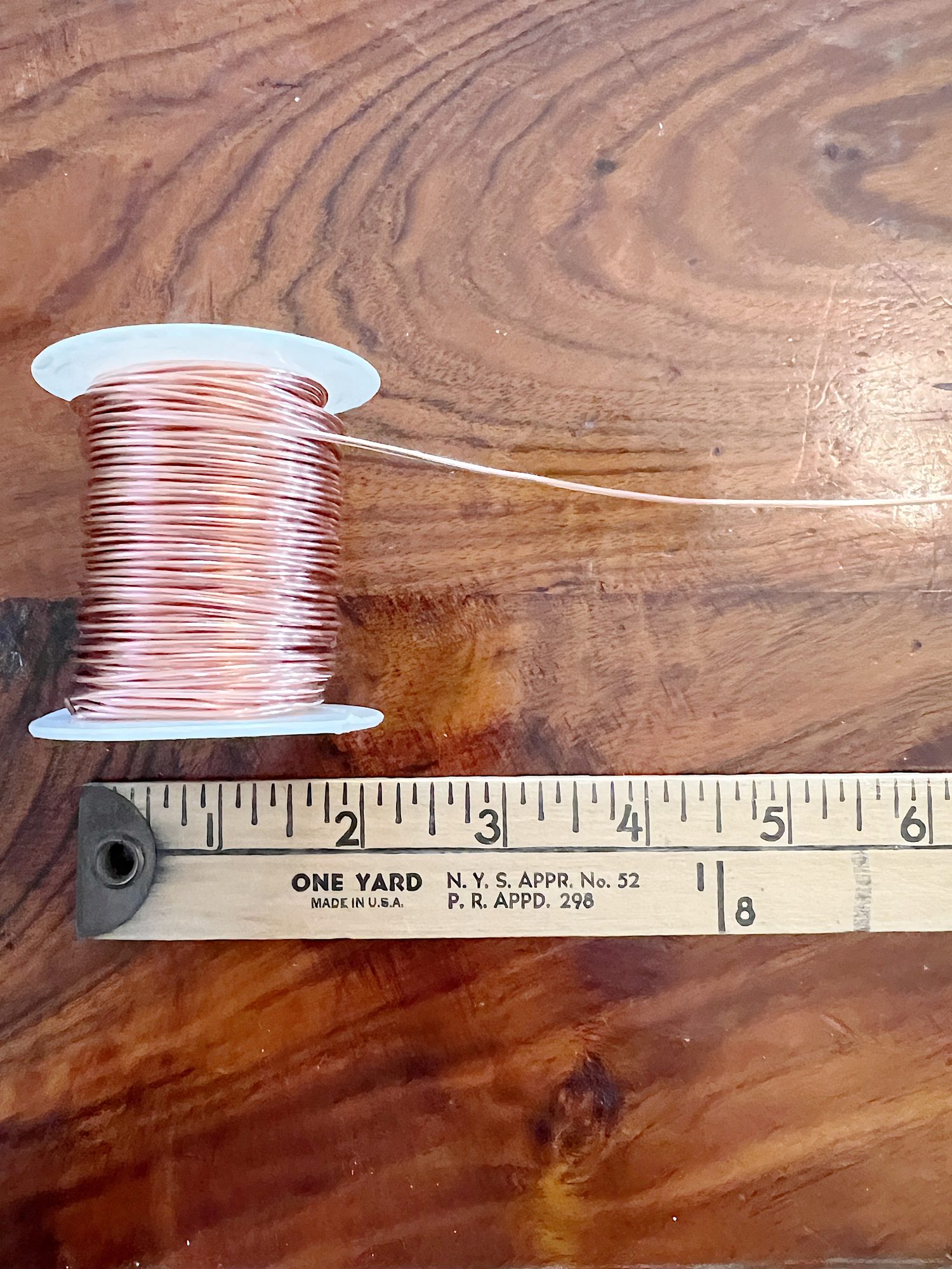 making copper wire hearts by twising copper wire with pliers