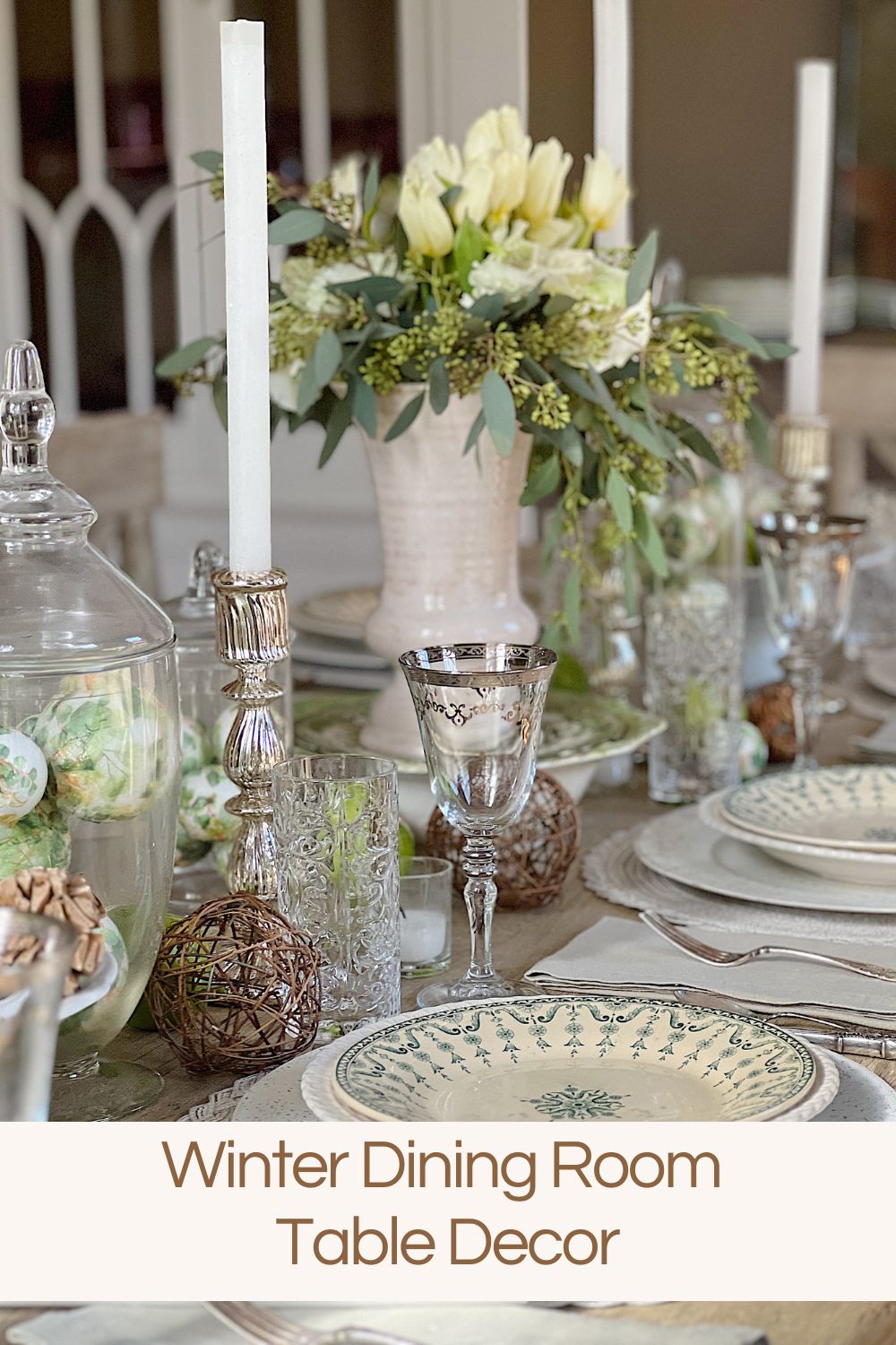 If you’ve vowed to spruce up your winter dining room table decor, then it’s time to put your decorator hat on! 