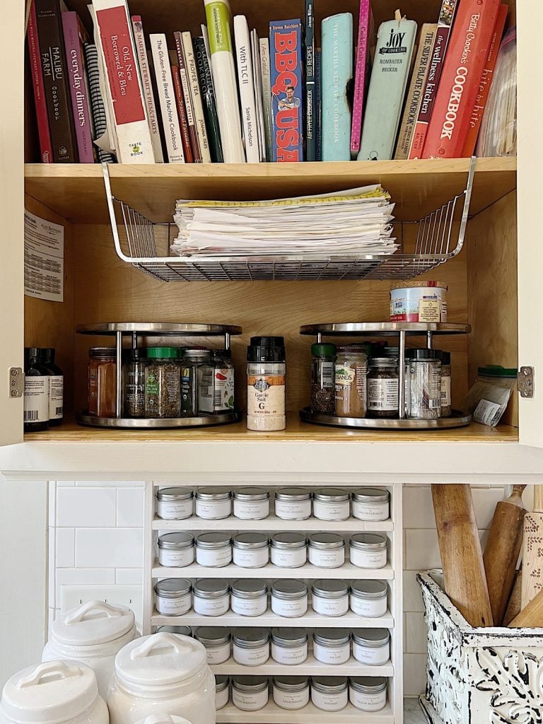 organizing a spice cabinet in the kitcehn