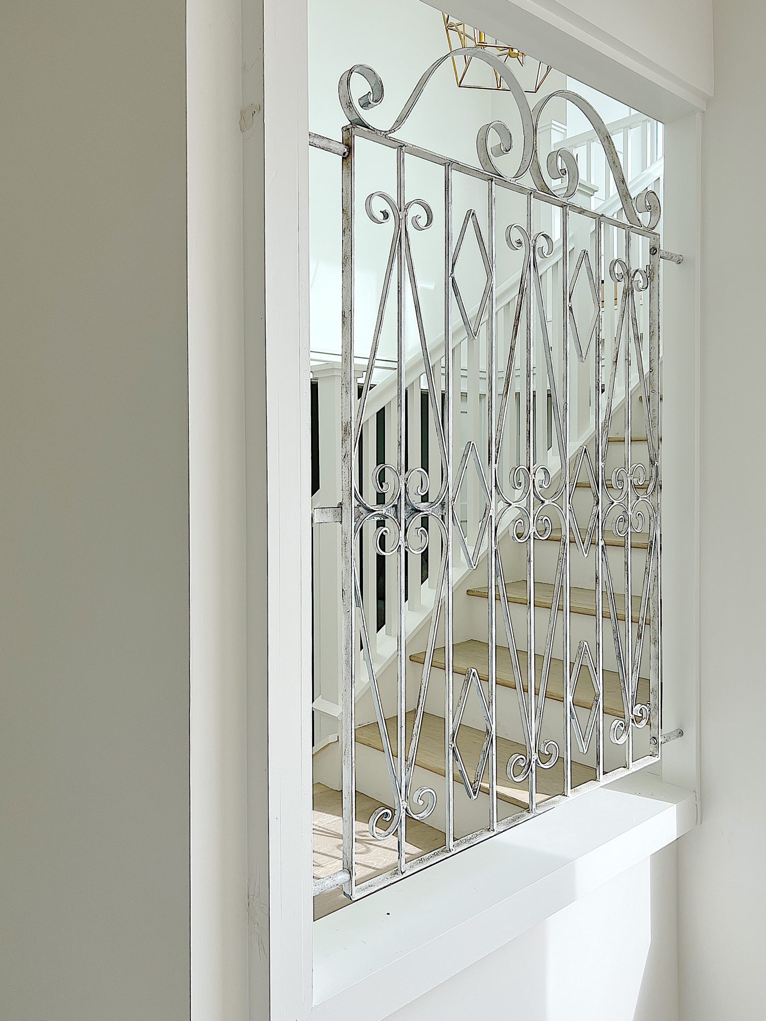 A Staircase Remodel Problem at the Beach House - MY 100 YEAR OLD HOME