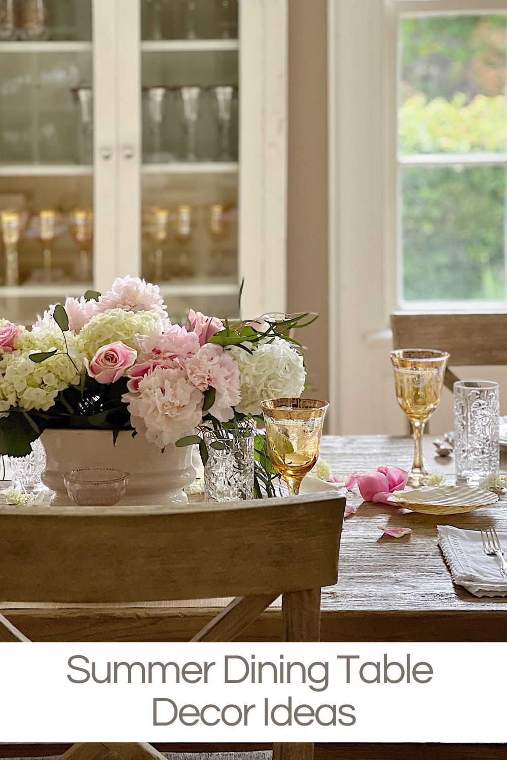 Summer has arrived and it's time to refresh our dining room. I am excited to share summer dining table decor ideas that I think you will love!