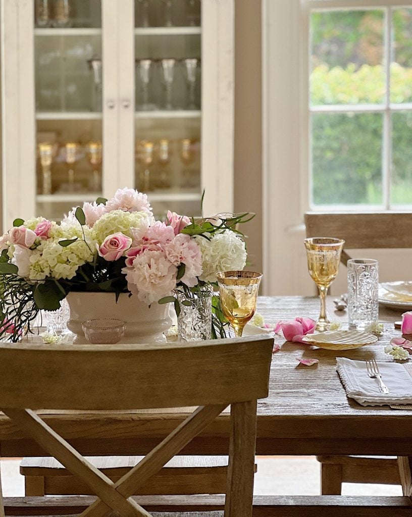 7 New Ideas To Decorate Your Dining Table
