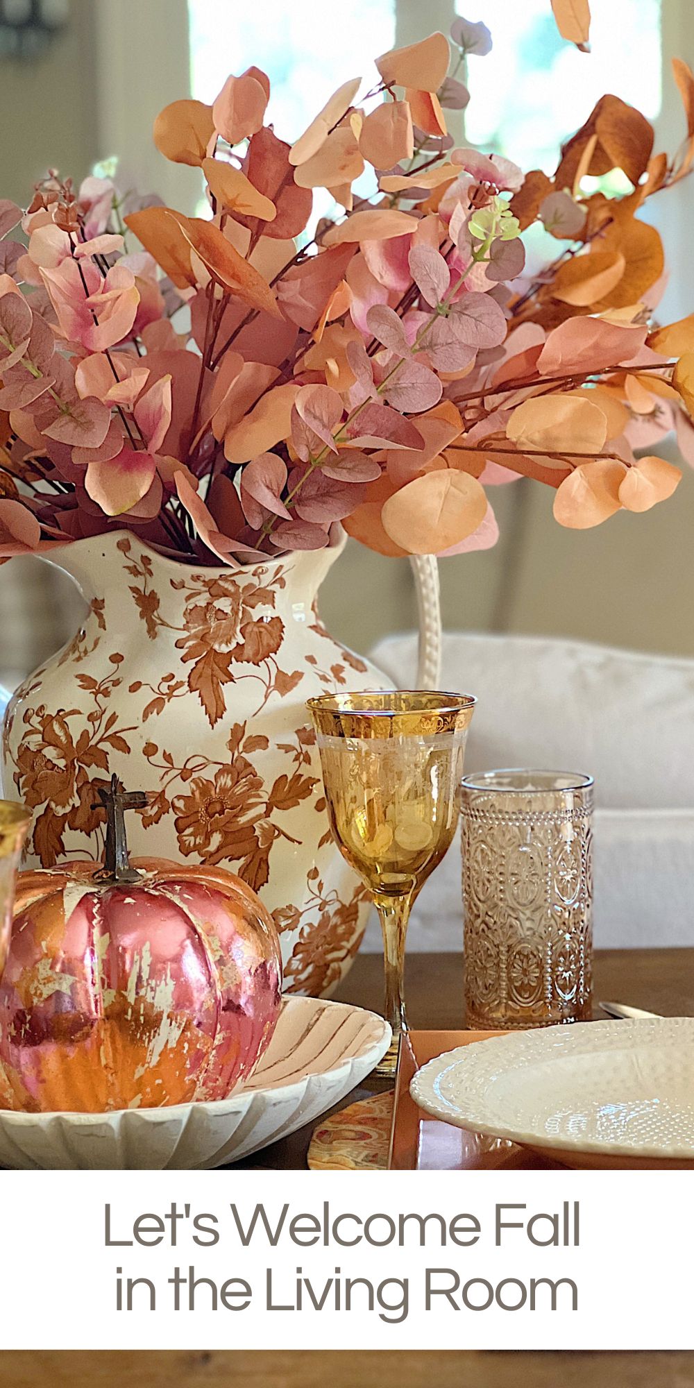 Welcome fall. As the leaves start to turn golden it's the perfect time to infuse your living room with the warm and inviting ambiance of fall. 