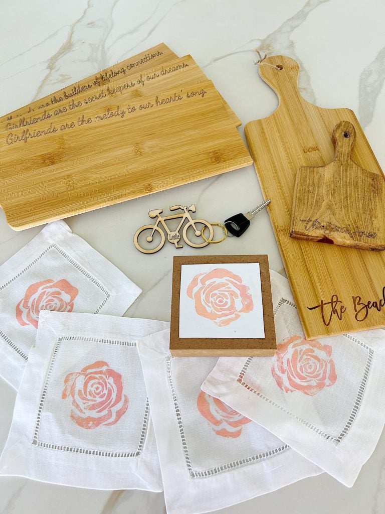 How to use the xTool M1 laser cutter to make a rubber stamp, a wooden key chain, and a gift for girlfriends.