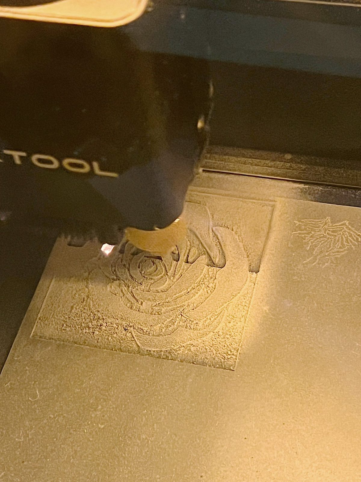 How to use the xTool M1 laser cutter to make a rubber stamp, a wooden key chain, and a gift for girlfriends.
