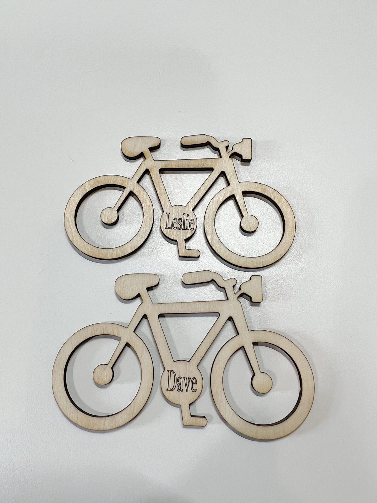 How to use the xTool M1 laser cutter to make a rubber stamp, a wooden key chain, and a gift for girlfriends.