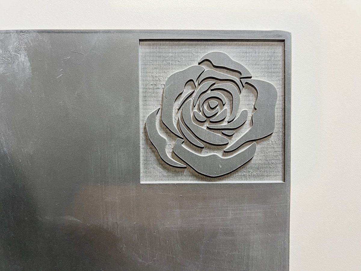How to use the xTool M1 laser cutter to make a rubber stamp, a wooden key chain, and a gift for girlfriends.