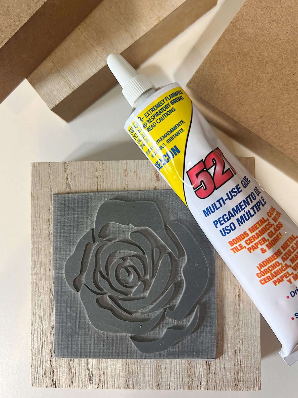 How to use the xTool M1 laser cutter to make a rubber stamp, a wooden key chain, and a gift for girlfriends.