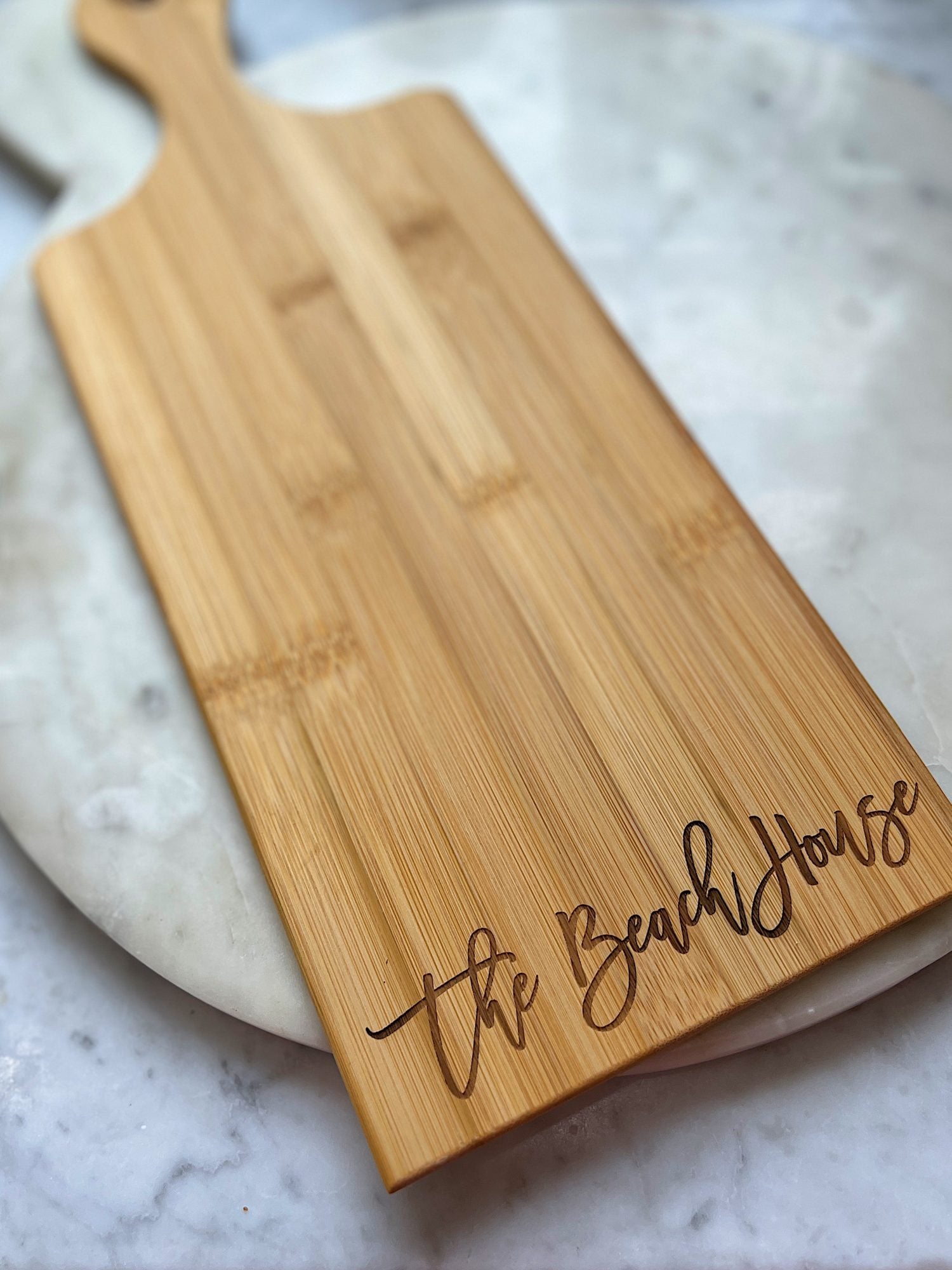 How to use the xTool M1 laser cutter to make a rubber stamp, a wooden key chain, and a gift for girlfriends.