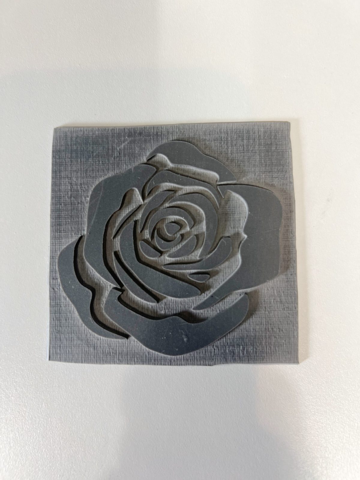 How to use the xTool M1 laser cutter to make a rubber stamp, a wooden key chain, and a gift for girlfriends.