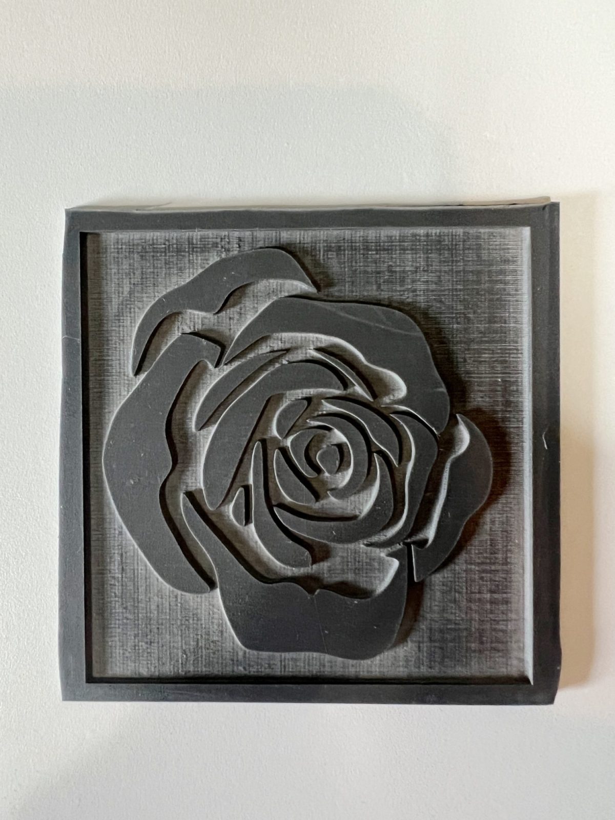 How to use the xTool M1 laser cutter to make a rubber stamp, a wooden key chain, and a gift for girlfriends.