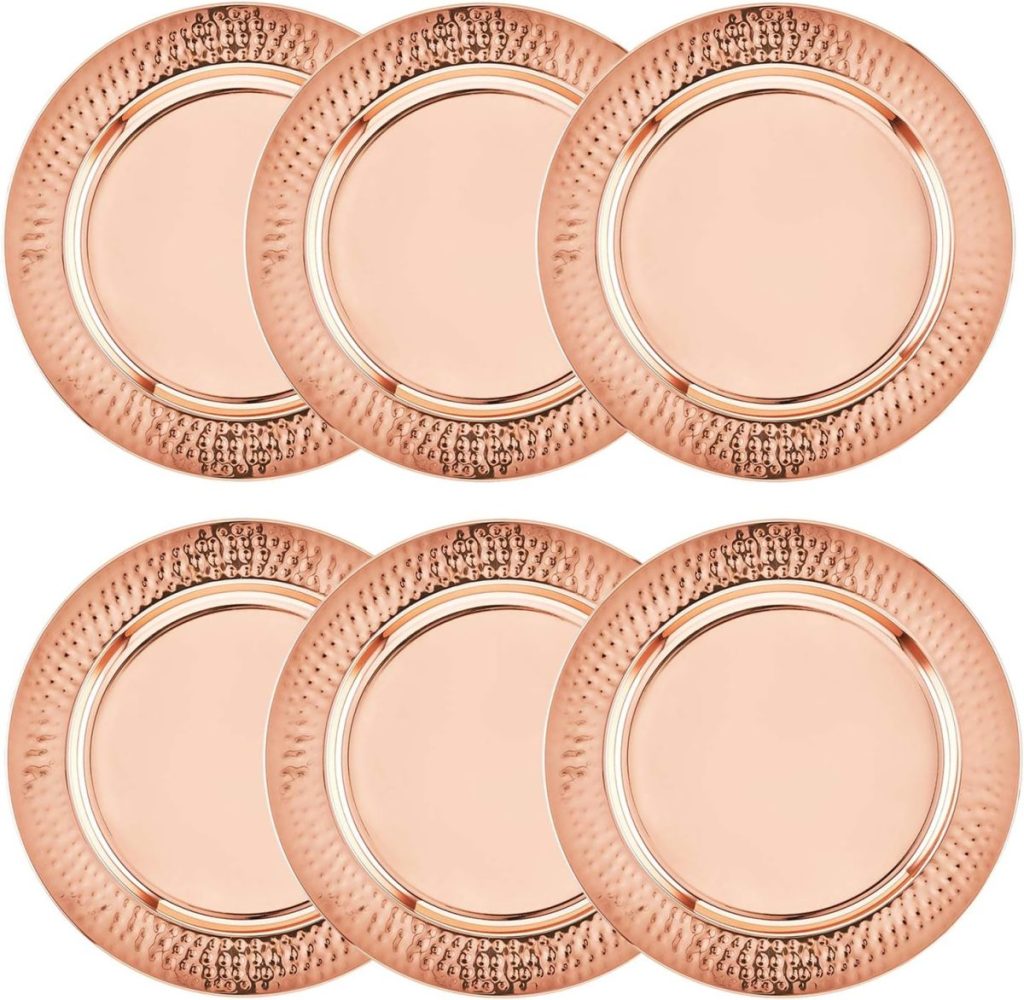 Six round charger plates with a hammered textured rim are arranged in two rows of three, pairing the elegance of rose gold with the natural charm reminiscent of wood charger plates.