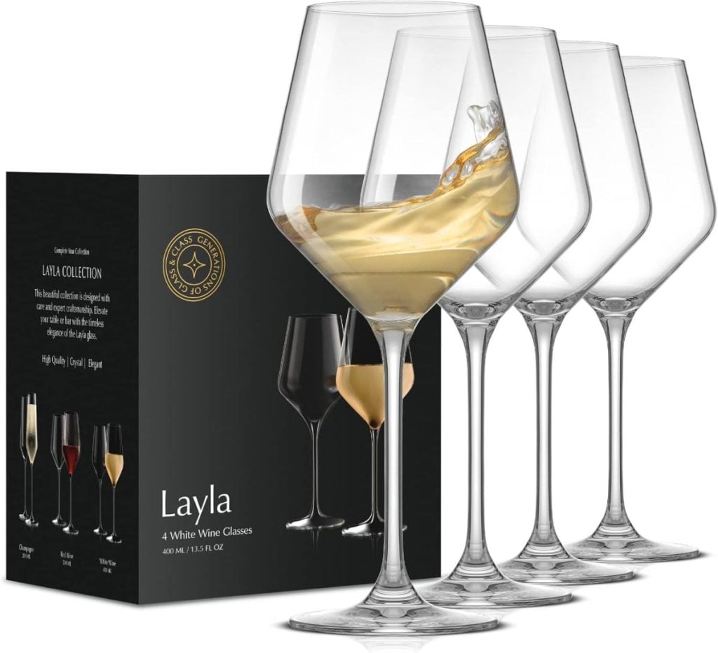 A perfect Friendsgiving idea: a set of four Layla white wine glasses, with one elegantly filled, next to the stylish branded packaging box.