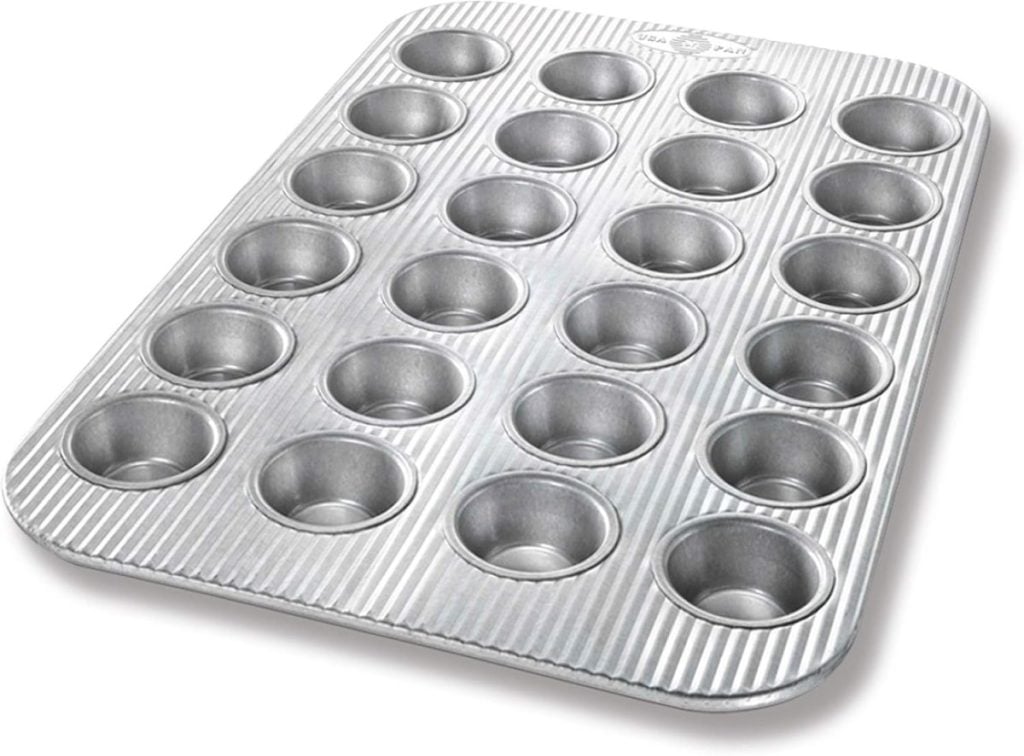 Create festive treats with this 24-cup muffin pan, featuring a non-stick, ridged surface ideal for crafting delightful Christmas tree cupcakes.