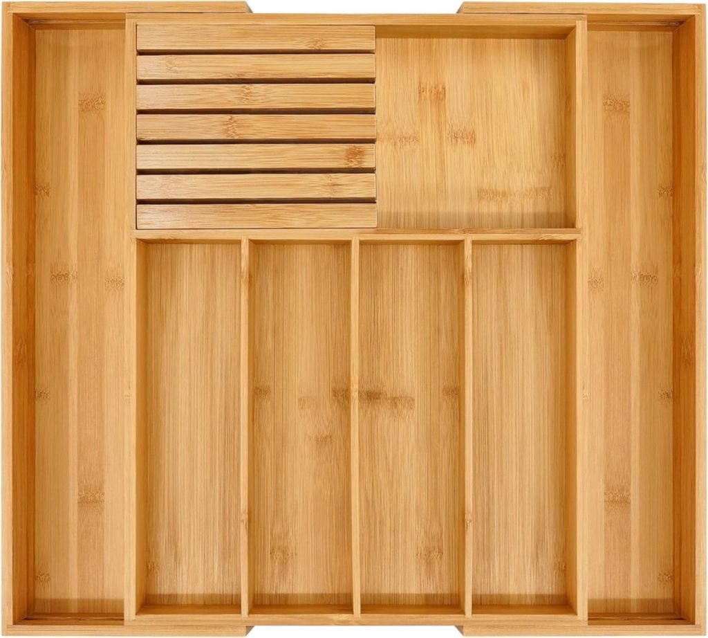 This bamboo cutlery tray is an essential kitchen item, featuring five vertical compartments and one horizontal section with five dividers.