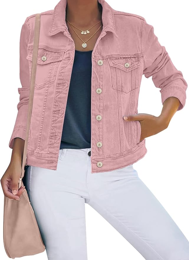 Fall is here: a woman wears a light pink denim jacket over a dark top and white pants, accessorized with layered necklaces and a light pink shoulder bag.