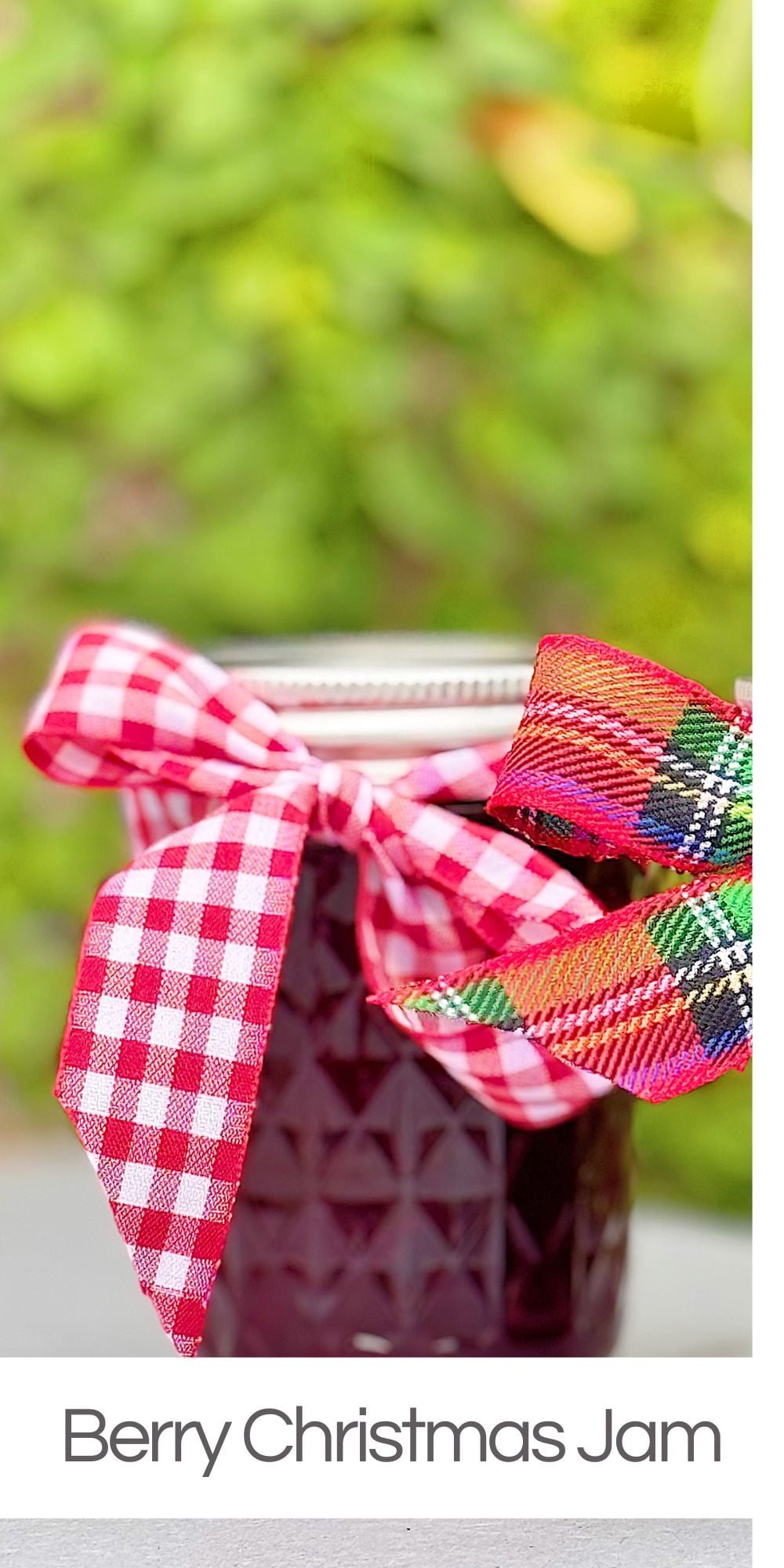 Every year around the holidays, I love making something homemade for friends and neighbors. This year, I am sharing the recipe for one of my favorite homemade gifts: Berry Christmas Jam.