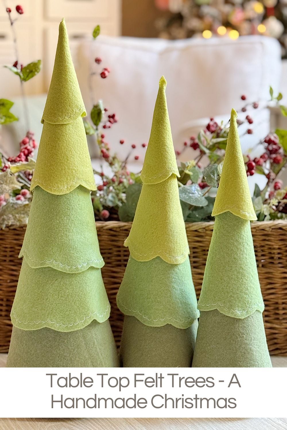 I can hardly believe it, as this is the sixteenth and final week of A Handmade Christmas! These Table Top Felt Trees are the perfect finale.