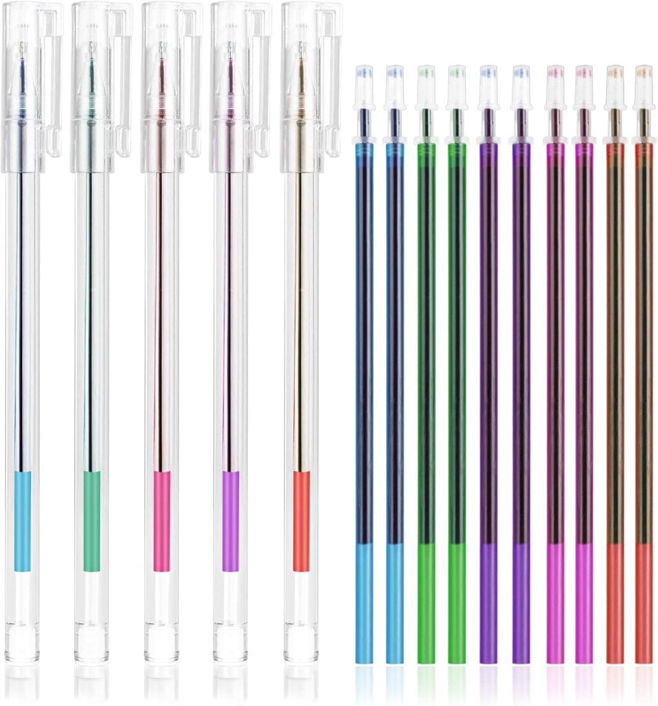 A group of pens with different colors.